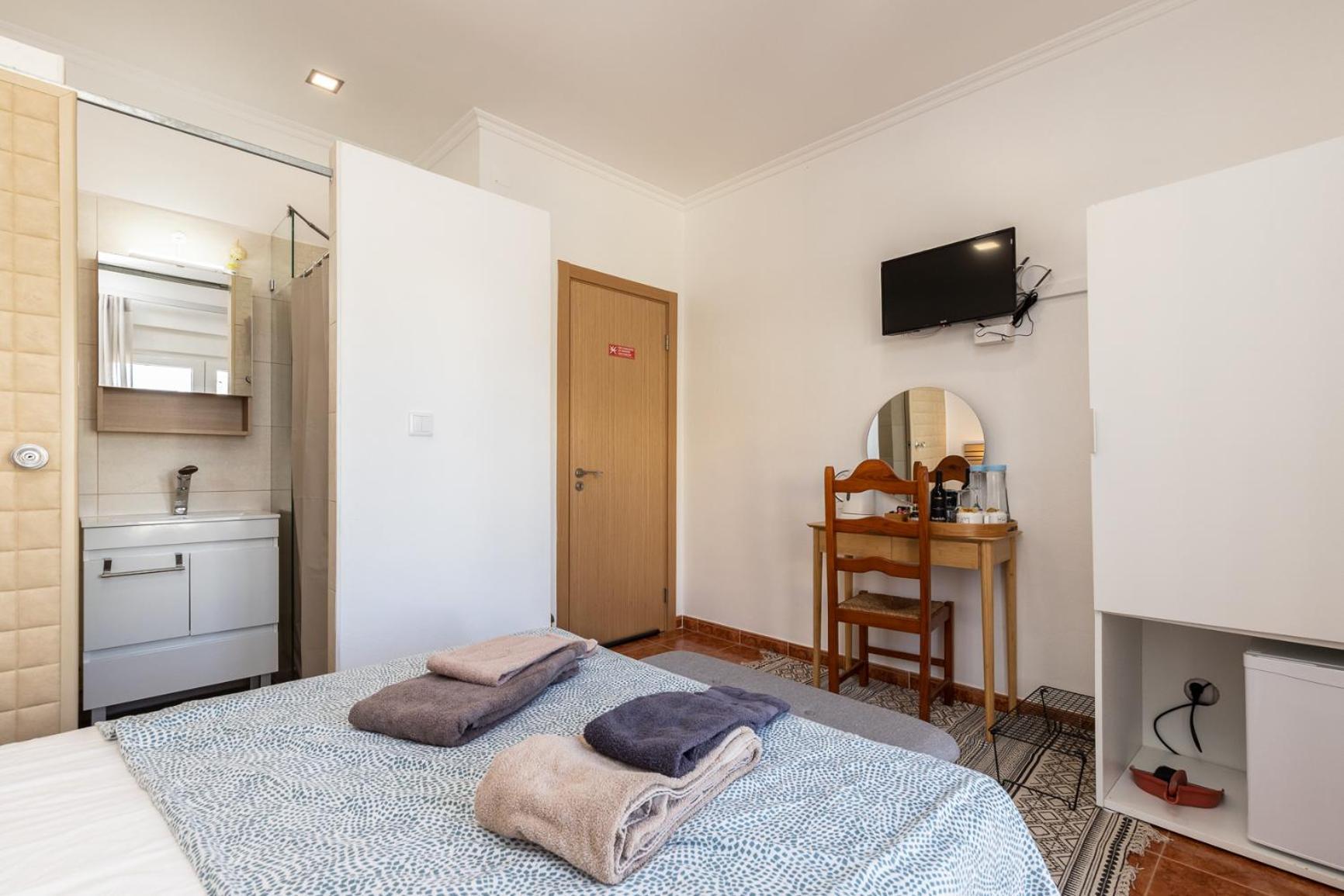 Porta Nova Guesthouse By R-Tex タヴィラ 部屋 写真